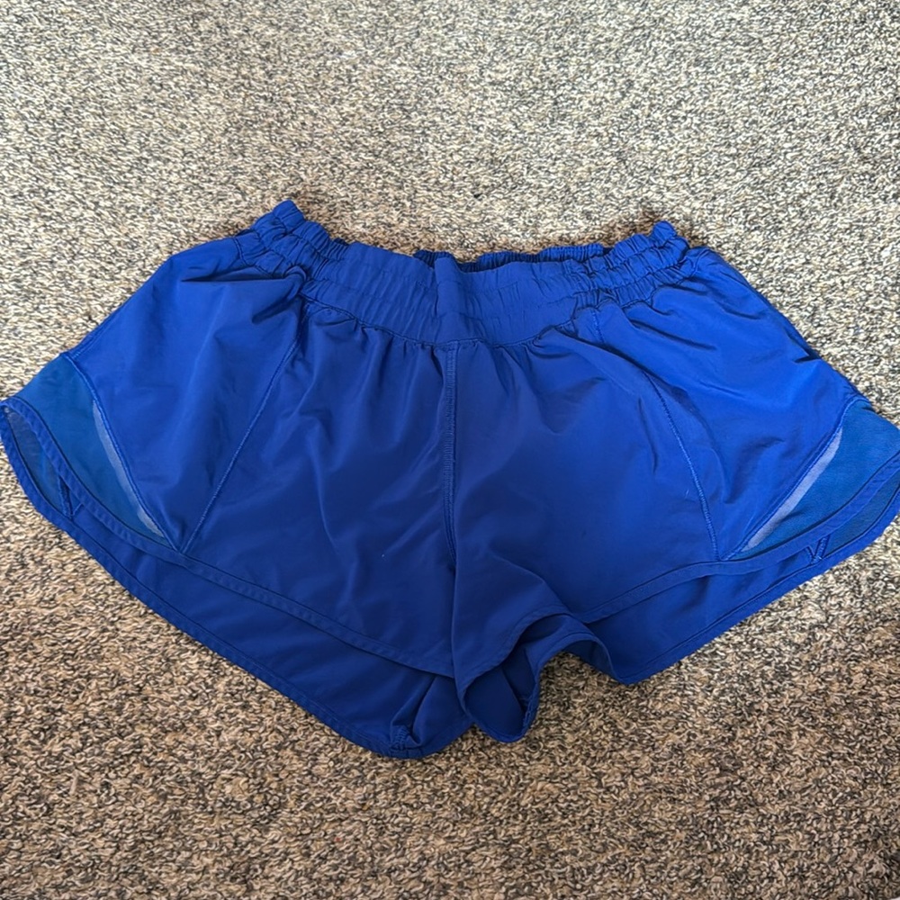 Lululemon hotty hot 2.5” shorts